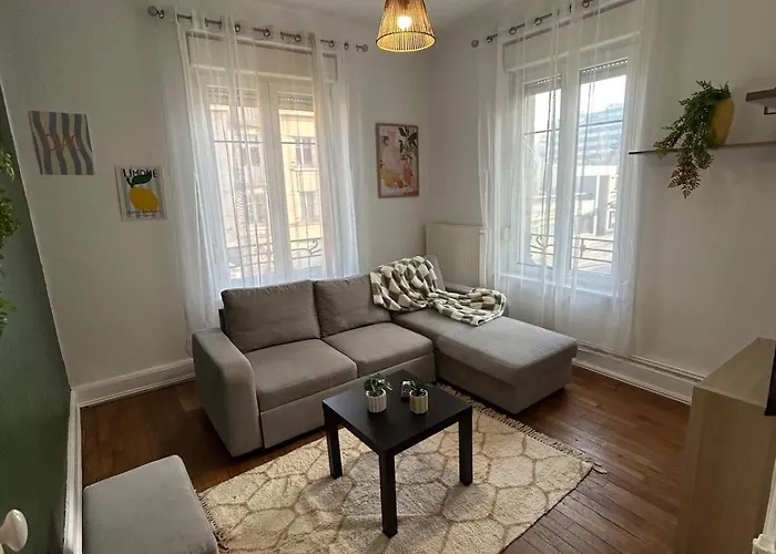 Le Blandan Chic Proche Thermal Apartment